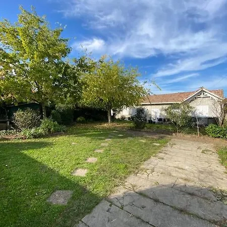 Charmante Maison Familiale -jardin -wifi -parking Feriehus Mérignac