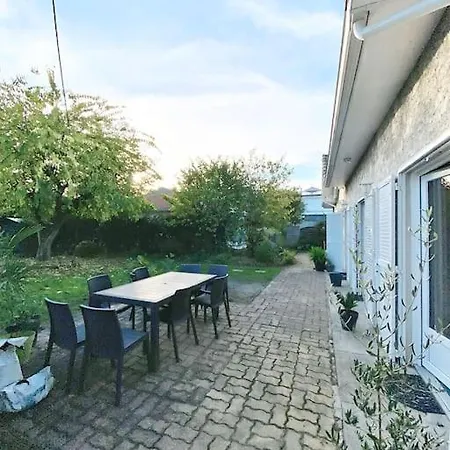 Charmante Maison Familiale -jardin -wifi -parking Feriehus